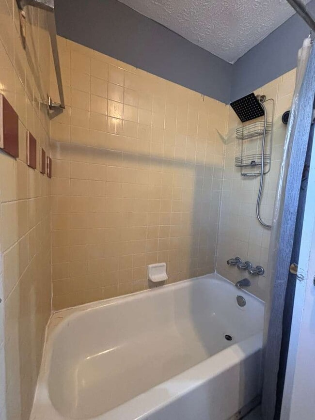 Building Photo - 1360 W 21st St