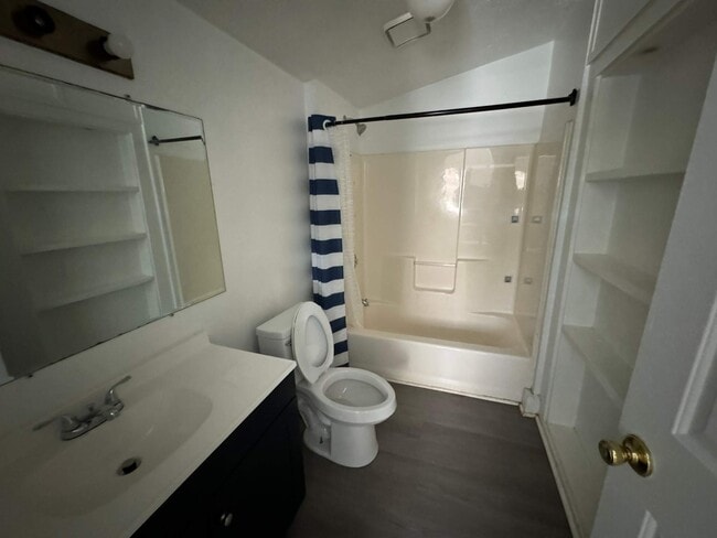 Building Photo - 24 Adger St
