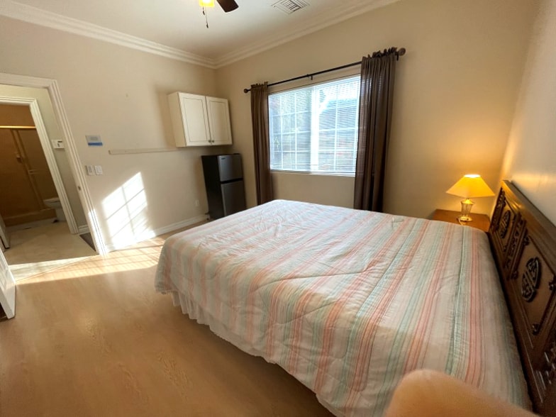 Building Photo - 6733 Corintia St