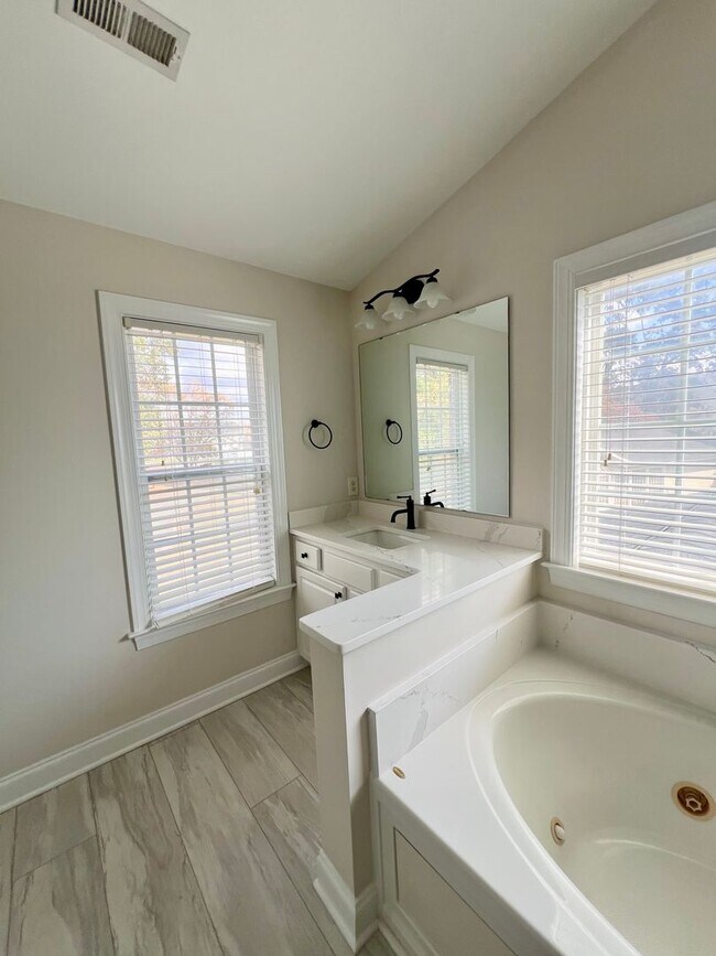 Building Photo - Four bedroom, 3.5 bath house in Elon!  Mus...