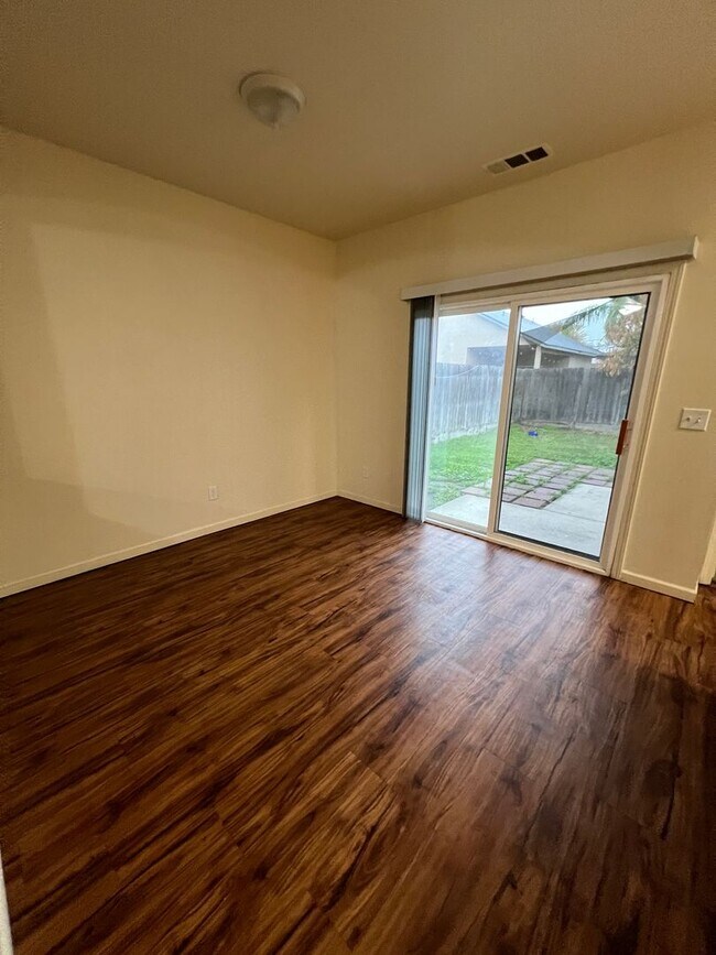 Building Photo - 1920 Fern Dr