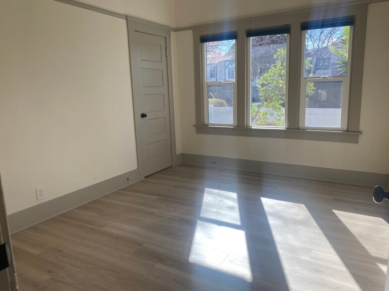 Building Photo - 1826 Lincoln Ave