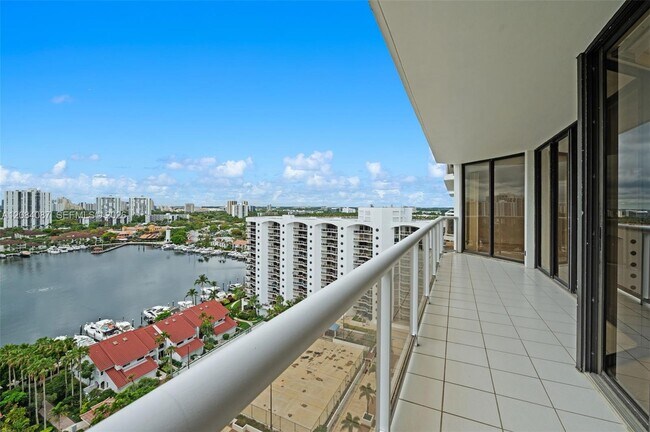 Building Photo - 3640 Yacht Club Dr