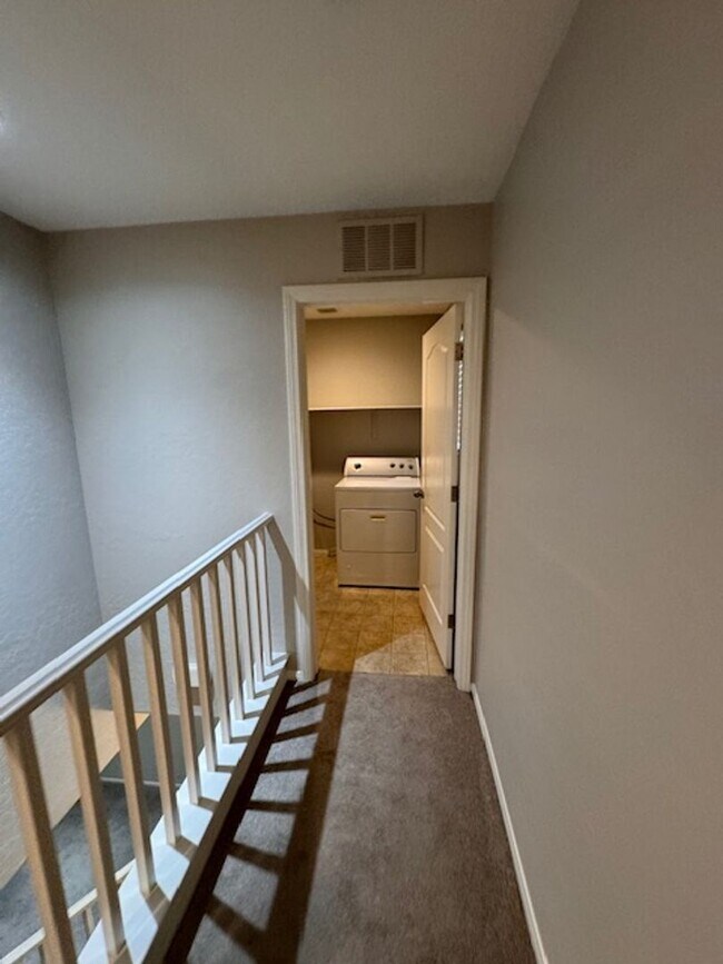 Building Photo - 3 Bedroom Home in a Gated Community! North...