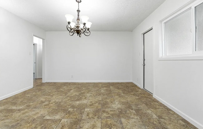 Building Photo - 179 W Hazelwood Dr