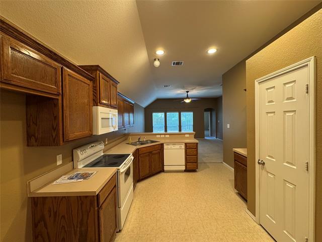 Building Photo - 1240 W Cottonwood Dr