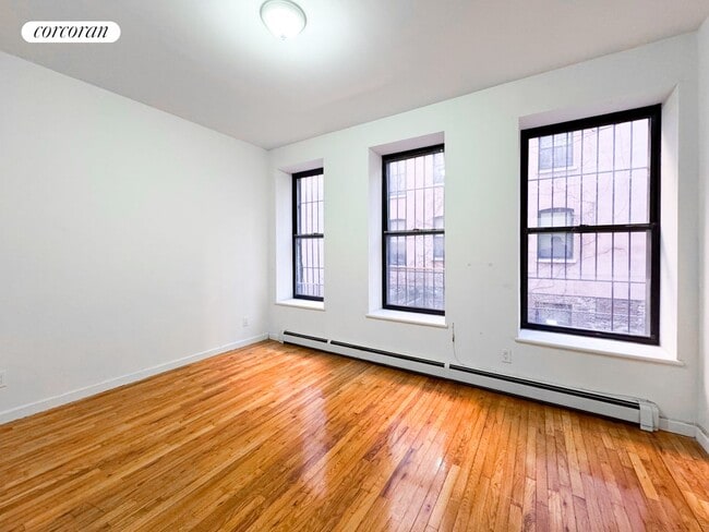 Building Photo - 372 Manhattan Ave