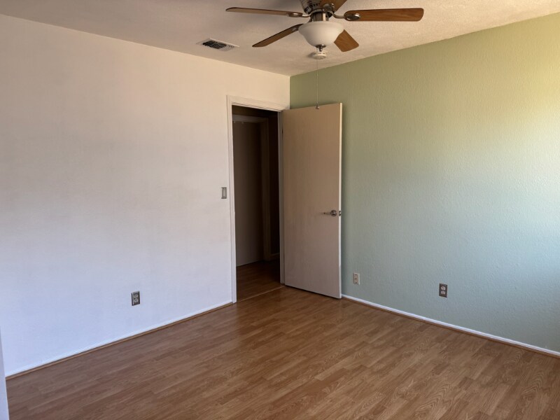 Building Photo - 9410 Aizenberg Cir