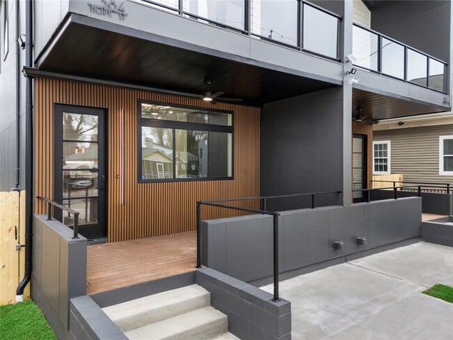 Building Photo - 582 Hope St SW