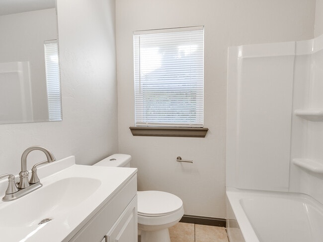 Building Photo - 2416 NW 42nd St