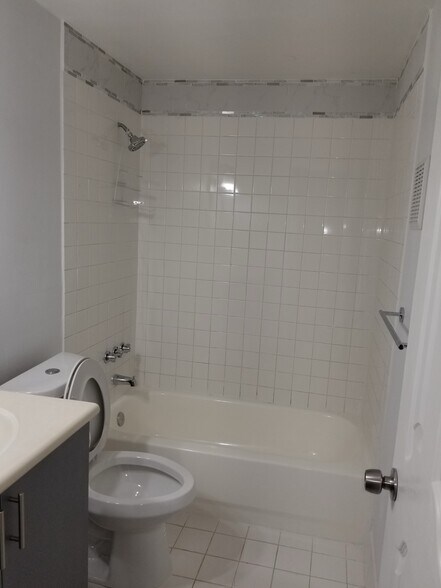 Building Photo - 8600 SW 109th Ave