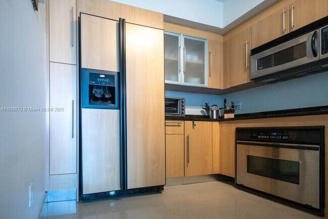 Building Photo - 335 S Biscayne Blvd