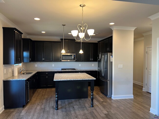 Building Photo - 105 Lacey Oak Ln