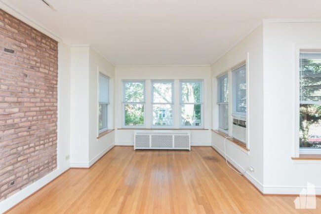 Building Photo - 2 bedroom in Chicago IL 60626