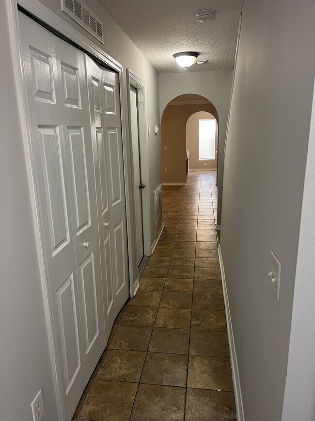 Building Photo - 11591 Hickory Oak Dr