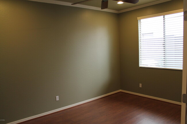 Building Photo - 9059 W Red Fox Rd