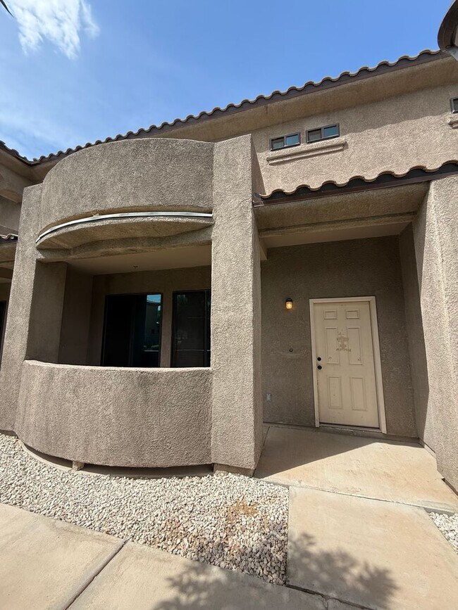 Building Photo - Luxury El Dorado Condo for Rent