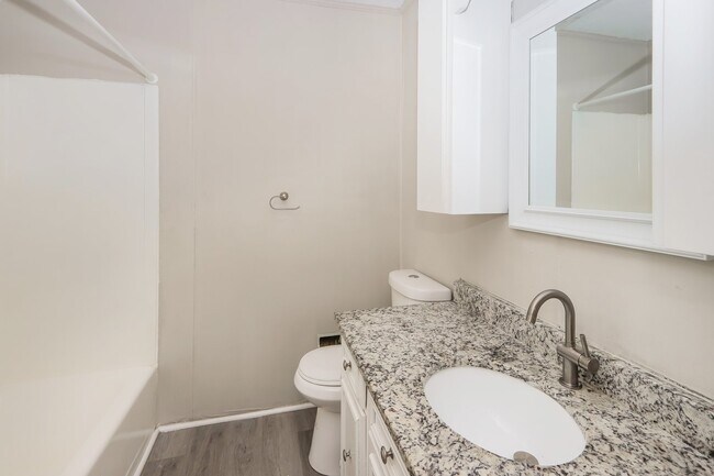 Building Photo - 1676 Hurley Cir