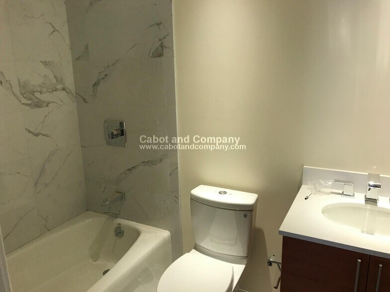 Building Photo - 209 Newbury St