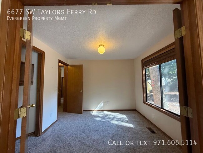 Building Photo - 6677 SW Taylors Ferry Rd