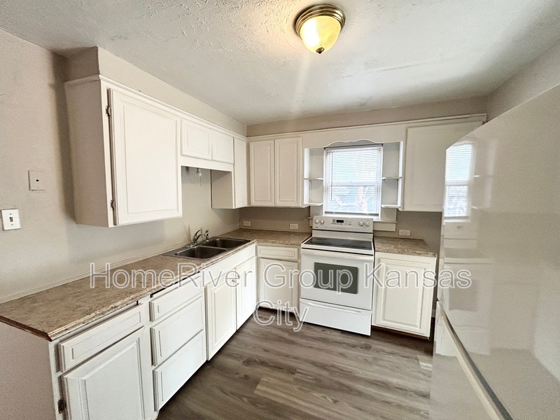 Building Photo - 1305 Oakley Ave