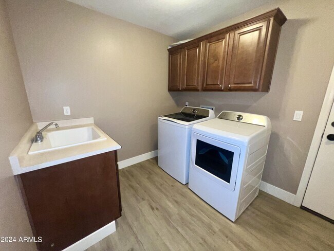 Building Photo - 4443 S Greythorne Way