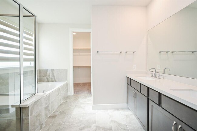 Building Photo - 21827 Erskine Peaks Pl