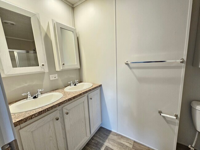 Building Photo - 9636 Anchor Dr