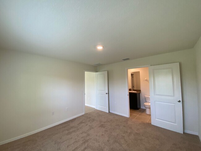 Building Photo - - Desirable Lake Diamond Subdivision 4/2/2...