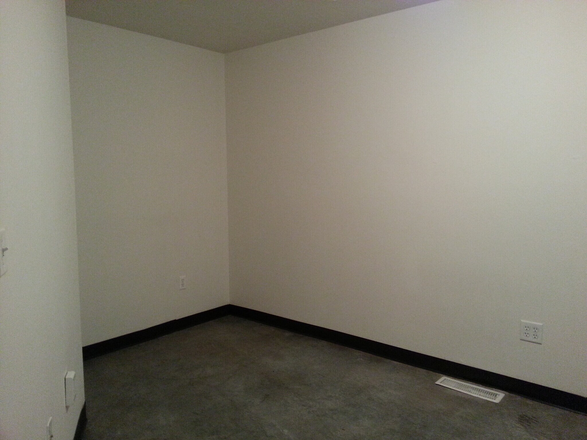 Building Photo - 943 S Gilbert St