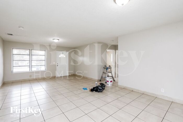 Building Photo - 420 NW 42nd St