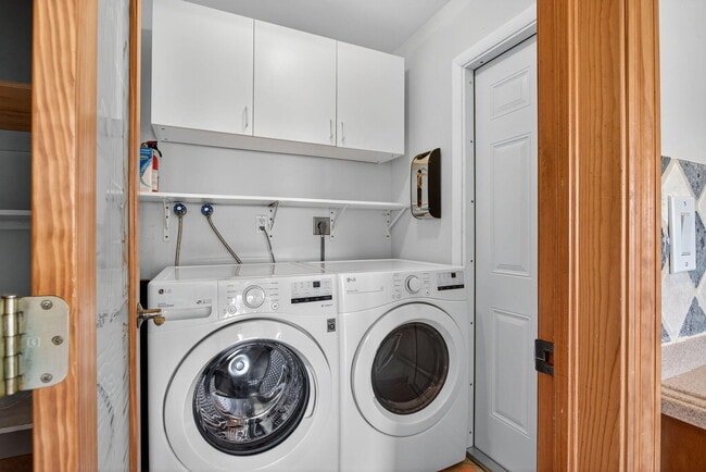 Building Photo - 2757 NE 29th Ave