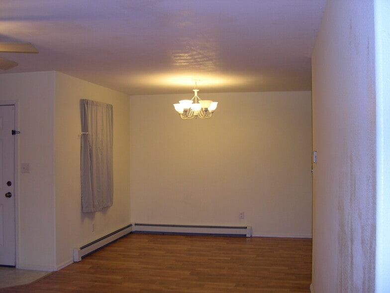 Building Photo - 461 N Sun Ct