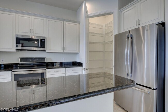 Building Photo - 12762 Fairington Way