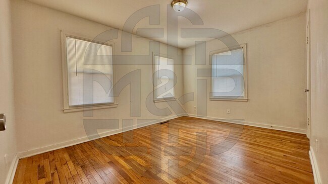 Building Photo - 3615 E Oneida St