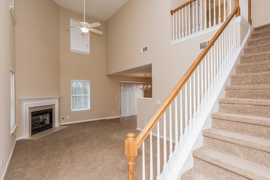 Building Photo - 2355 Lexington Ln