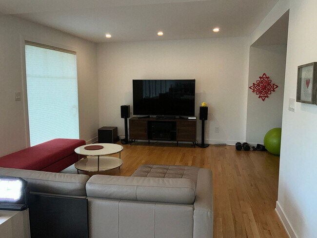 Building Photo - Fully remodeled 4BR 2.5BA colonial in 4 corners area of Silver Spring