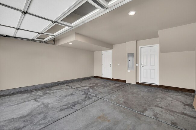 Building Photo - 2635 Lohan Wy