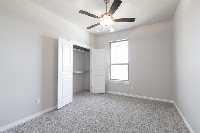 Building Photo - 8833 Stark St