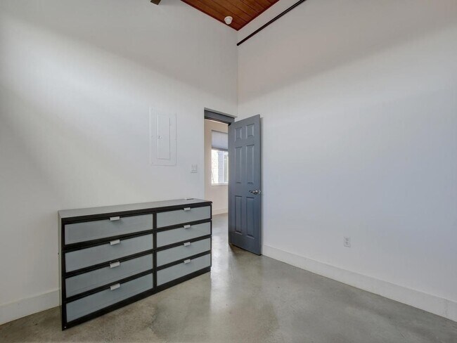 Building Photo - 2205 N Lamar Blvd