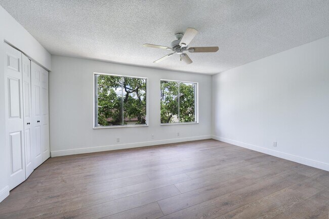 Building Photo - 5280 Bosque Ln