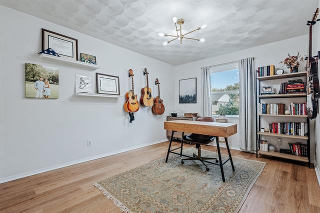 Building Photo - 10642 Mapleridge Dr