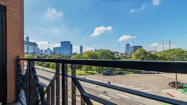 Building Photo - 651 N Milwaukee Ave