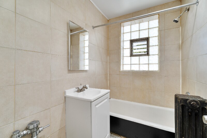 Building Photo - 1440 W Howard St