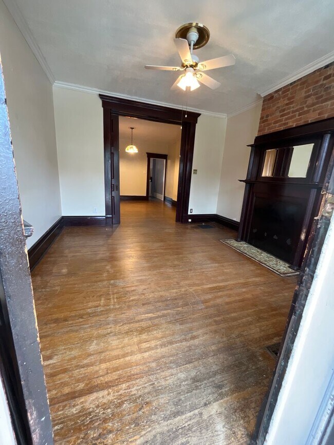 Building Photo - Beautiful 2 bedroom with office in the heart of German Village w/ garage
