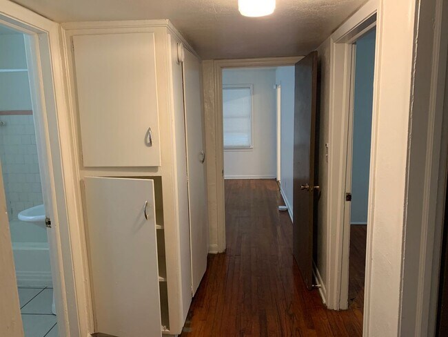 Building Photo - 1642 Sharkey St