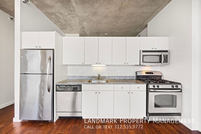 Building Photo - 235 W Van Buren St