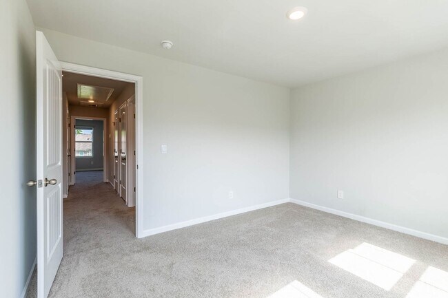 Building Photo - 626 Longtail Ln