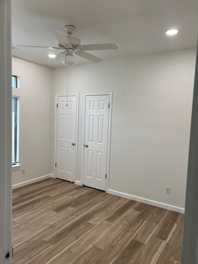 Building Photo - Beautiful Family Home