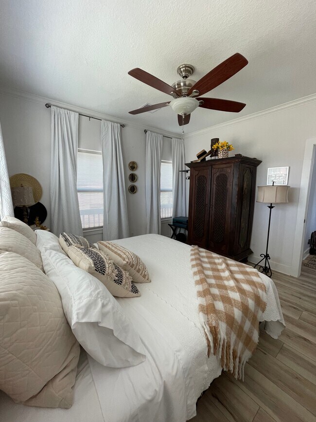 Building Photo - 971 Kent Dr